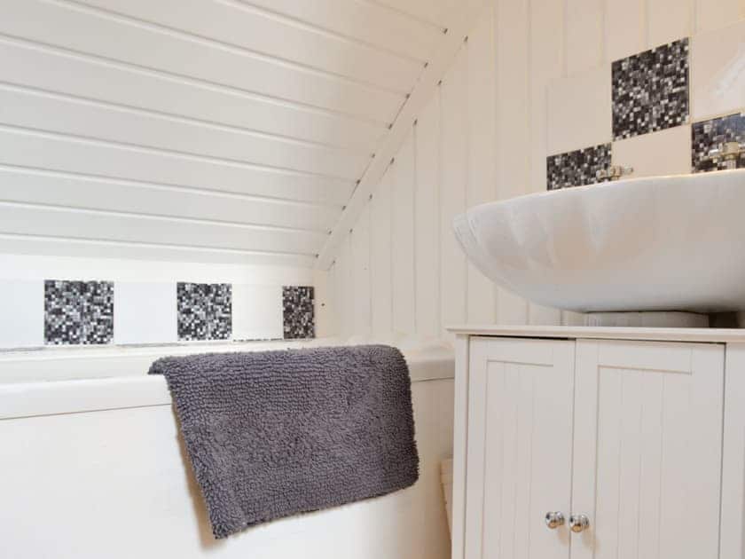 First floor bathroom | Annies Cottage, Edinbane, near Portree