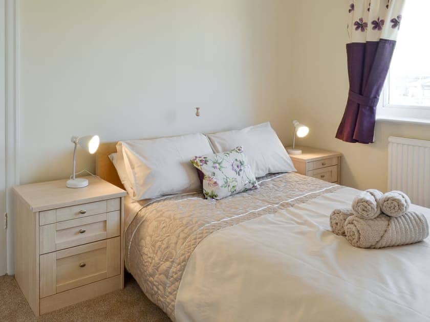 Comfortable double bedroom | No.19, Filey