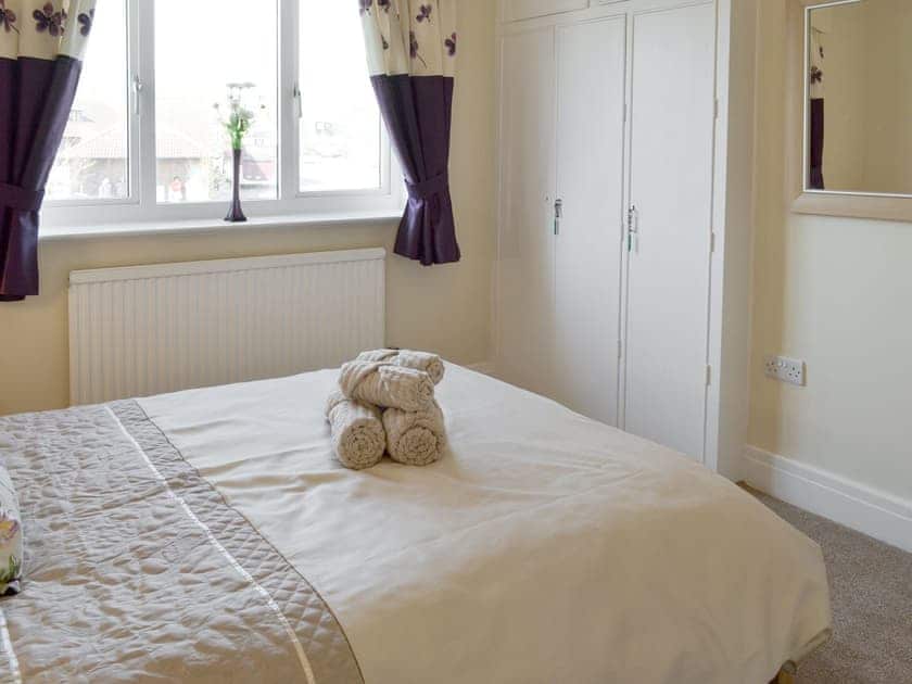 Relaxing double bedroom | No.19, Filey