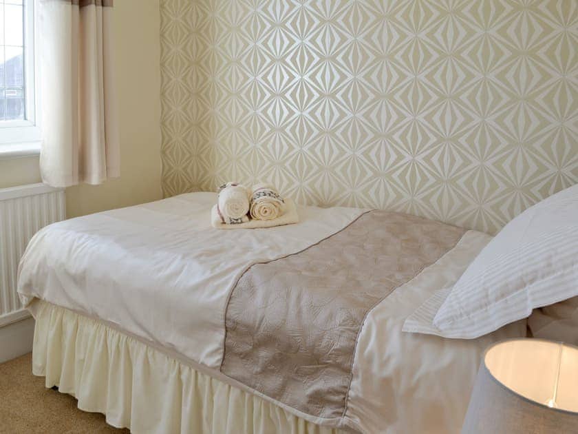 Light and airy single bedroom | No.19, Filey