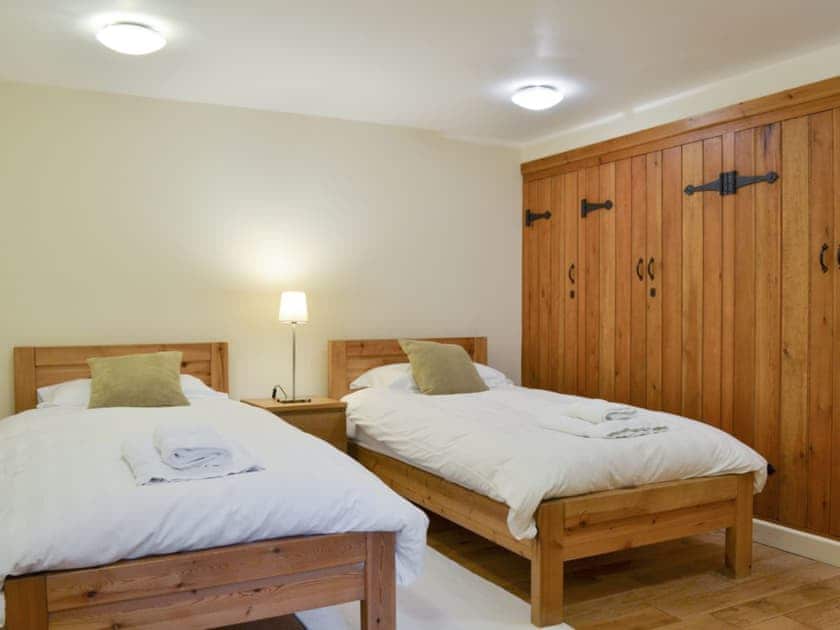 Good sized twin bedroom | Tythe Barn, Grindleford
