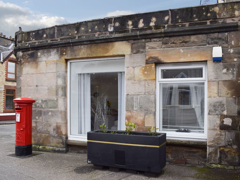 Delightful town centre holiday property | Bramble Cottage, Leven