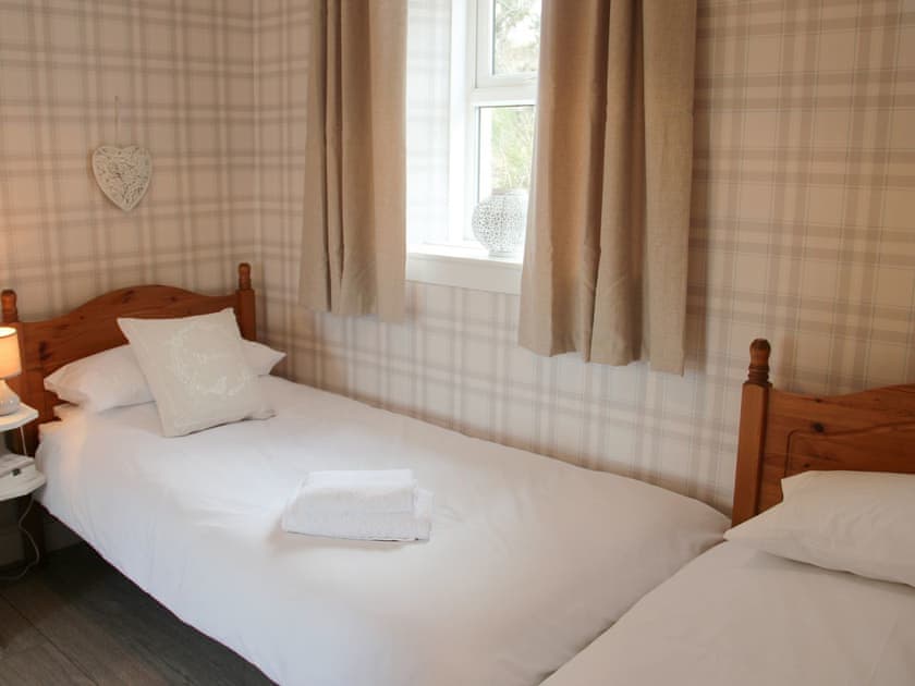 Cosy twin bedroom | Palmallet Cottage, Whithorn