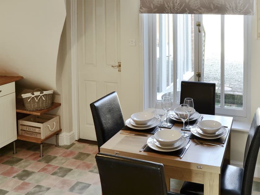 Delightful kitchen/ dining room | Courtyard Cottage, Framlingham, near Woodbridge