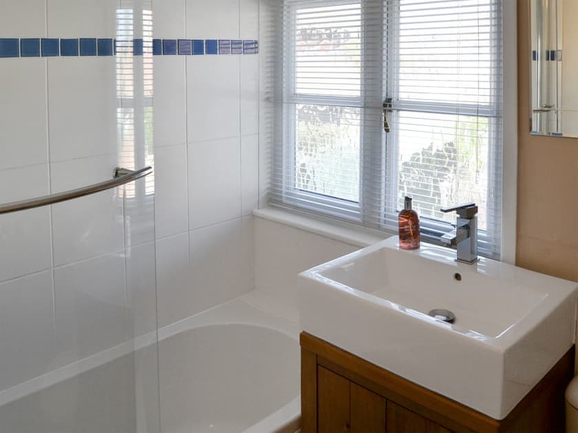 Bathroom | Courtyard Cottage, Framlingham, near Woodbridge