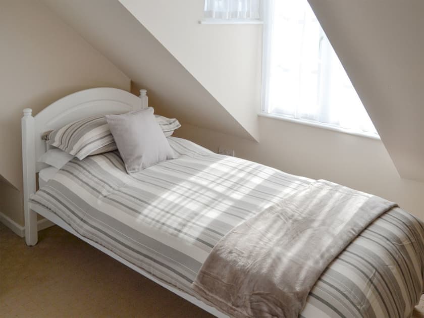 Twin bedroom | Courtyard Cottage, Framlingham, near Woodbridge