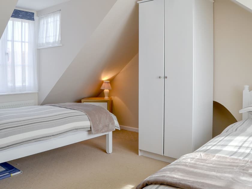 Twin bedroom | Courtyard Cottage, Framlingham, near Woodbridge