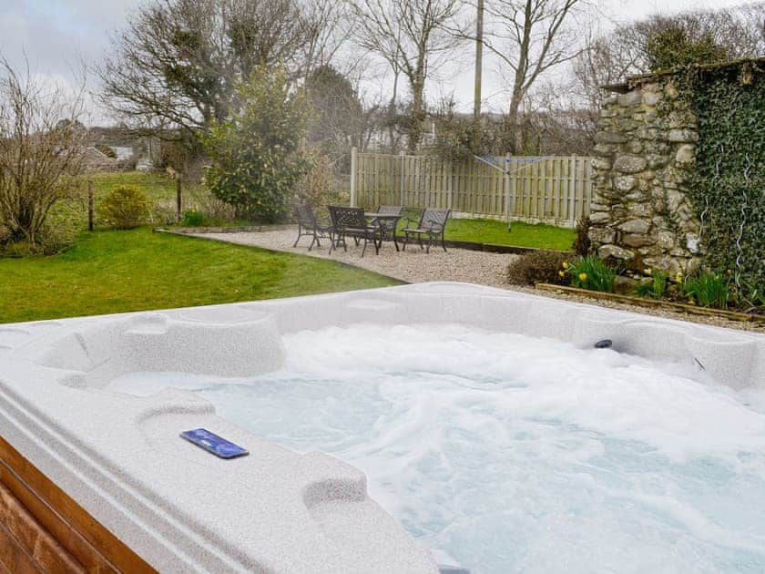 Luxurious hot tub within the shared garden | Bwthyn Bach, Dyffryn Ardudwy, near Barmouth