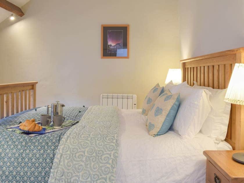 Lovely double bedroom | Honeysuckle Cottage, Valast Hill, near Stackpole