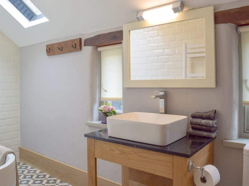 Elegant bathroom | Honeysuckle Cottage, Valast Hill, near Stackpole