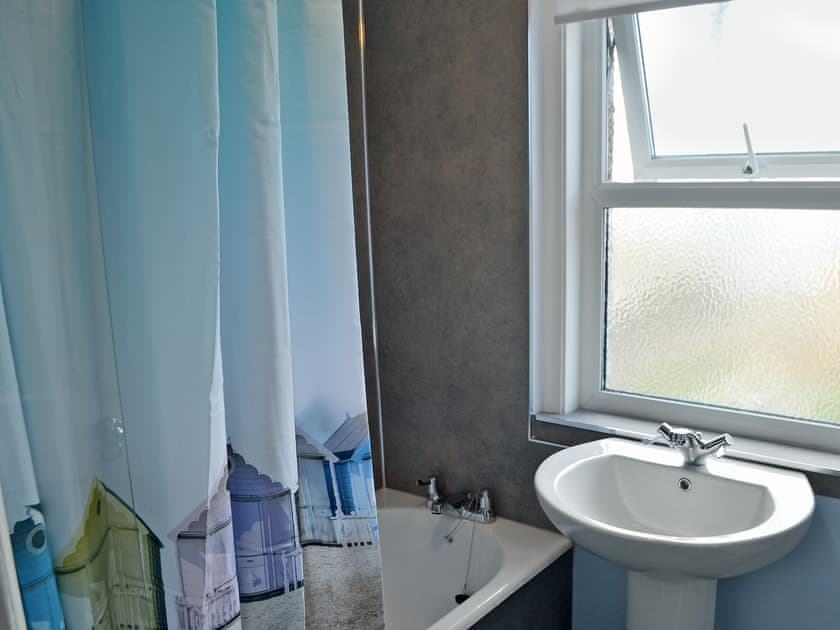 Bathroom with shower over small bath | Harbour Walk, Amble, near Warkworth