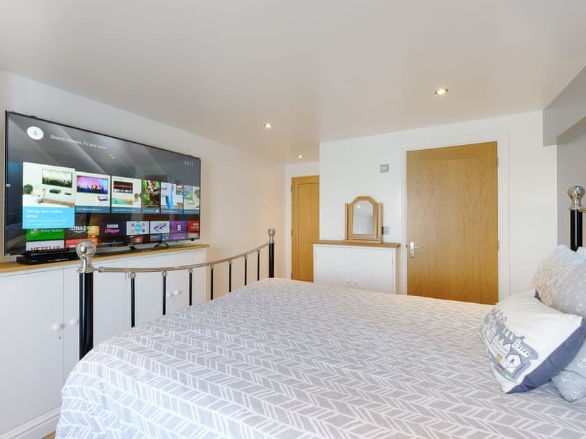 Comfortable double bedroom with large entertaining tv | Shoreline, Appledore