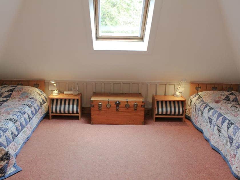 Comfy twin bedroom | Gareside Lodge, Shandon, near Loch Lomond