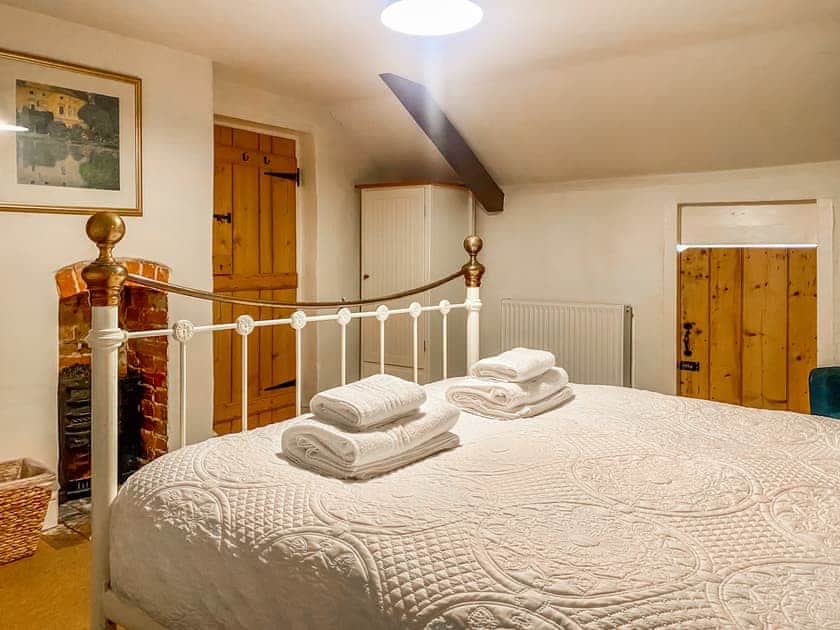 Peaceful double bedroom | Jenny’s Cottage, Mundesley