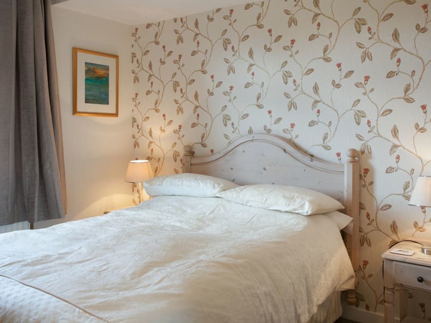 Relaxing double bedroom with en-suite | Strone Farm House, Banavie, Fort William