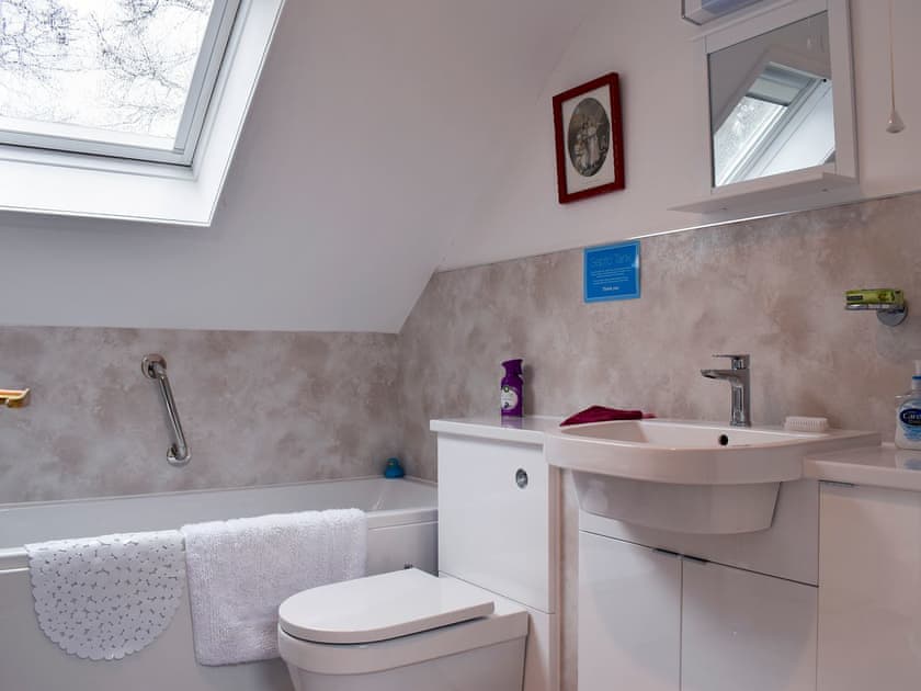 Bathroom | Edenwoodend Cottage, Cupar, near St. Andrews