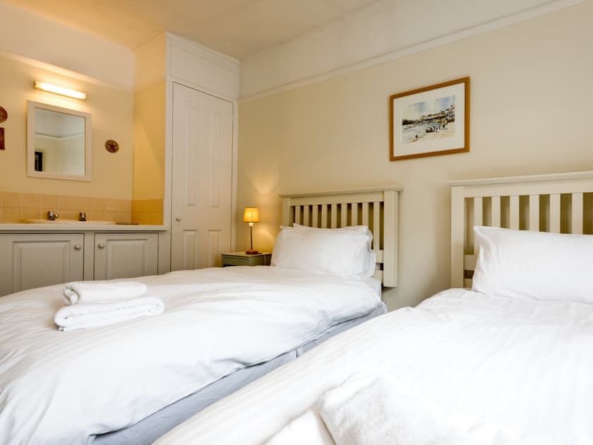 Twin bedroom | Church Street 23, Salcombe