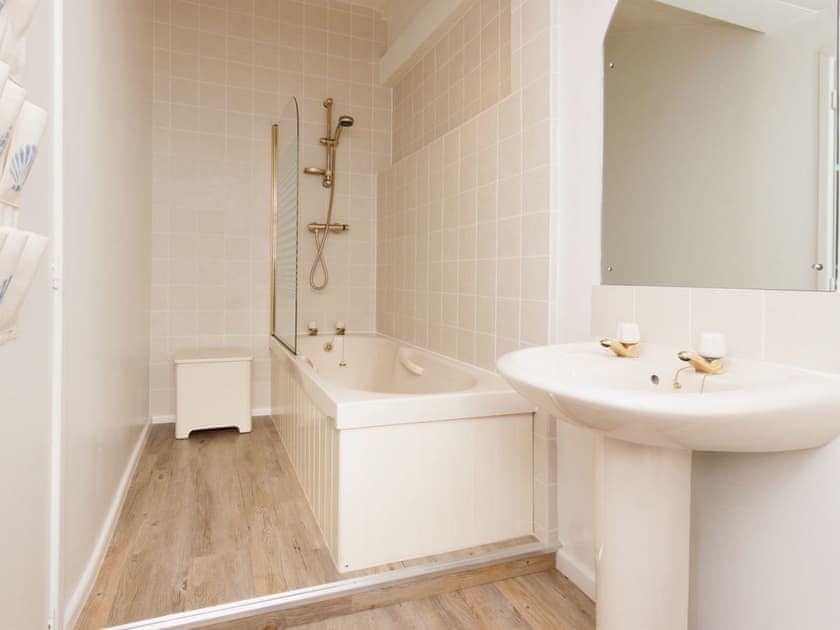 Annexe bathroom | Church Street 23, Salcombe