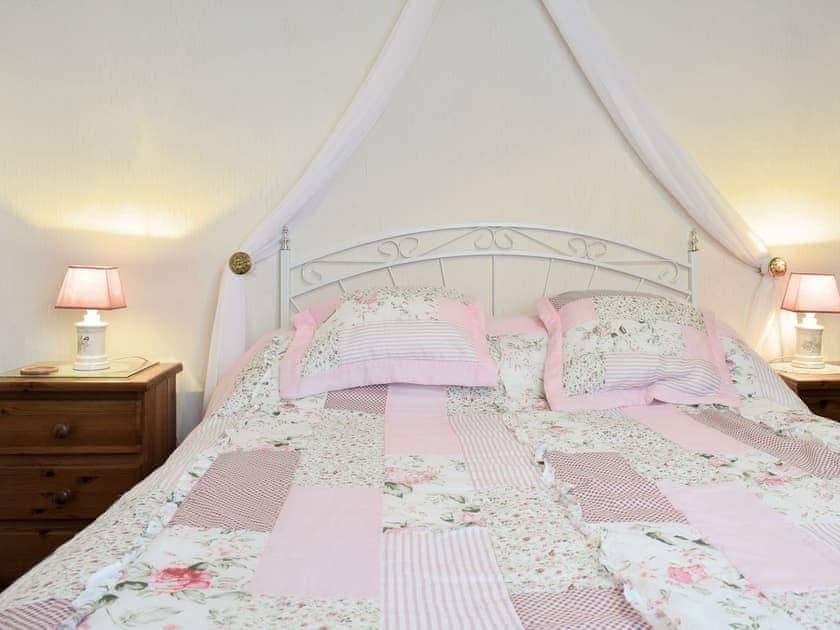 Relaxing double bedroom | Tynlone Villa, Swyddffynnon, near Devils Bridge