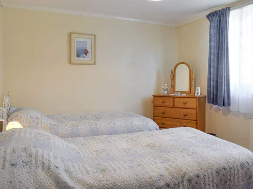 Light and airy twin bedroom | Tynlone Villa, Swyddffynnon, near Devils Bridge