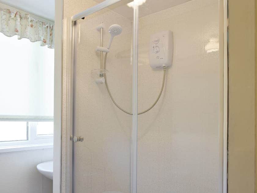 Shower cubicle within family bathroom | Tynlone Villa, Swyddffynnon, near Devils Bridge