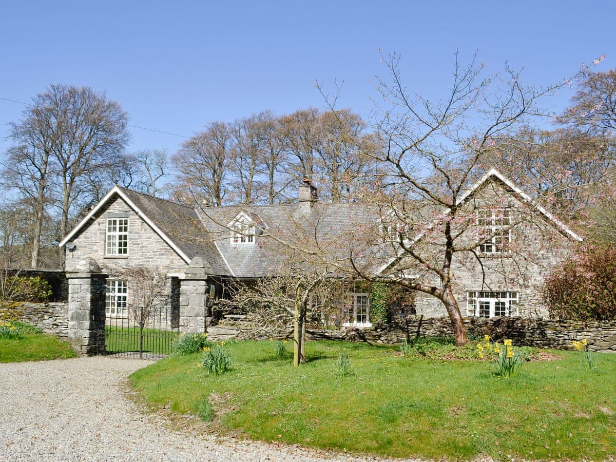 Self-catering cottages in Bala