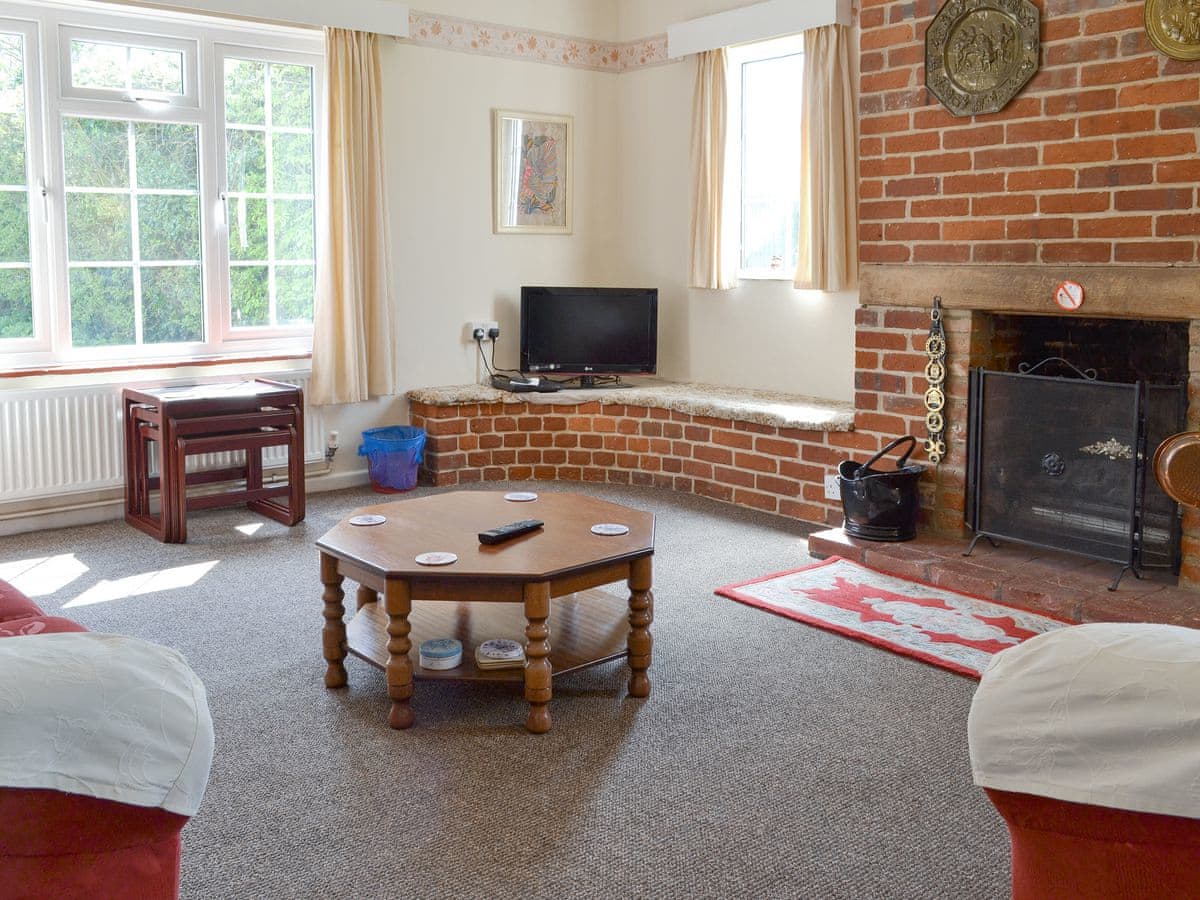 Scarning Dale Cottages - The Lodge - Holiday Lodge in East Anglia - Image 2