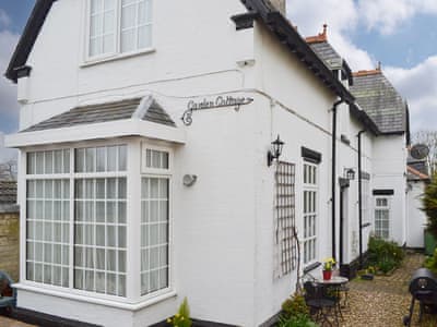 Garden Cottage Ref W43090 In Hornsea Yorkshire Cottages Com