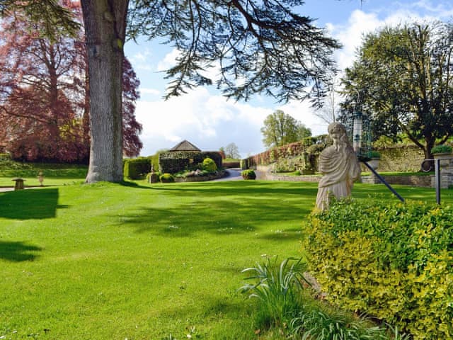 Somerton Court Lodges Cedar Lodge Ref Ukc289 In Somerton Near