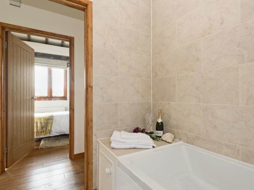 Well presented bathroom | Elmtree Barn, Skeyton, near North Walsham