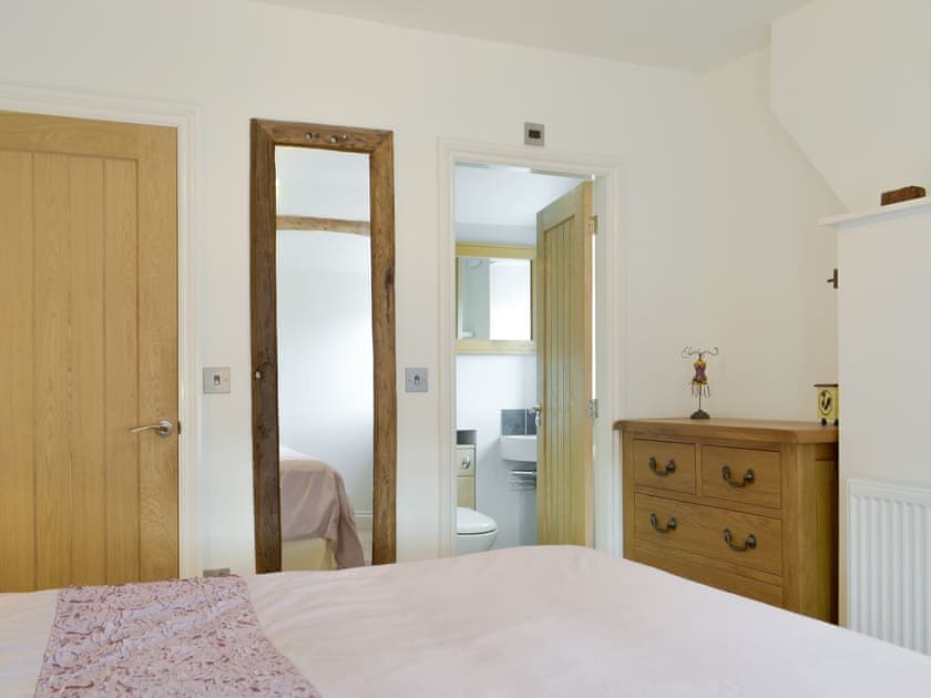 Light and airy double bedroom with en-suite | Barrow Tenement, Lyth Valley, near Kendal