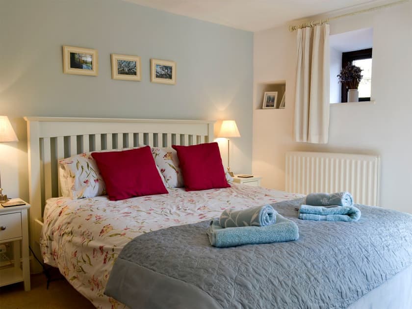 Tranquil bedroom with kingsize bed and en-suite | Hilltop Barn, Starbotton, near Skipton