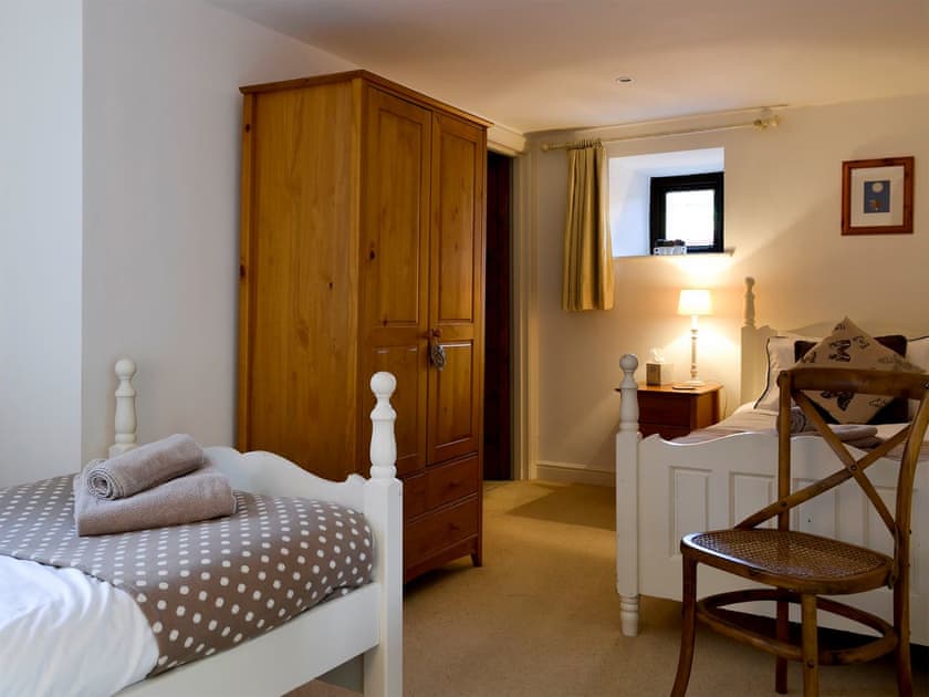 Twin bedroom with en-suite | Hilltop Barn, Starbotton, near Skipton