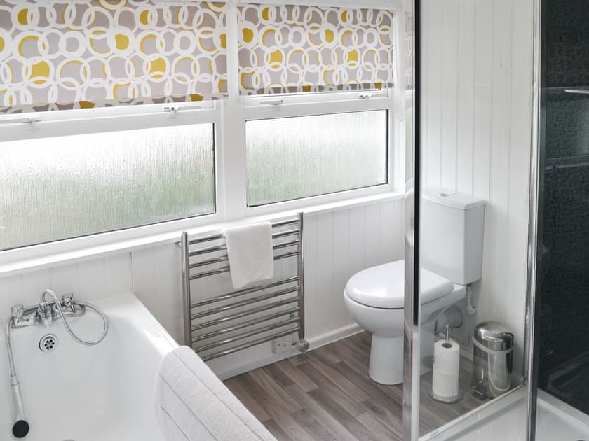 Well presented bathroom | Polmeor, Polzeath