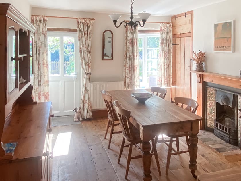 Delightful wooden-floored dining room | Jenny’s Cottage, Mundesley