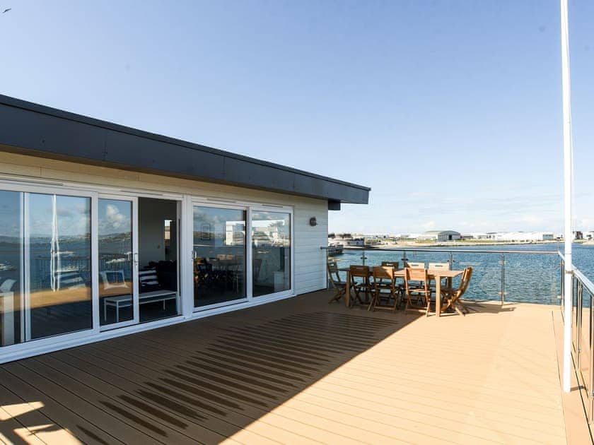 Luxurious upper decked terrace | Commodore’s Penthouse Suite - Crabbers’ Wharf, Portland