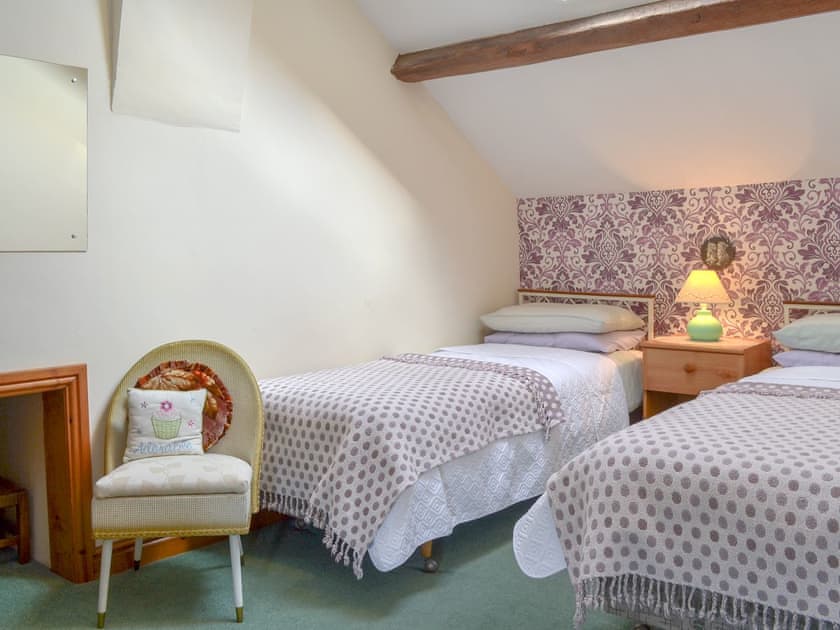 Comfortable twin bedroom | Stonefold Cottage, Waberthwaite, near Ravenglass