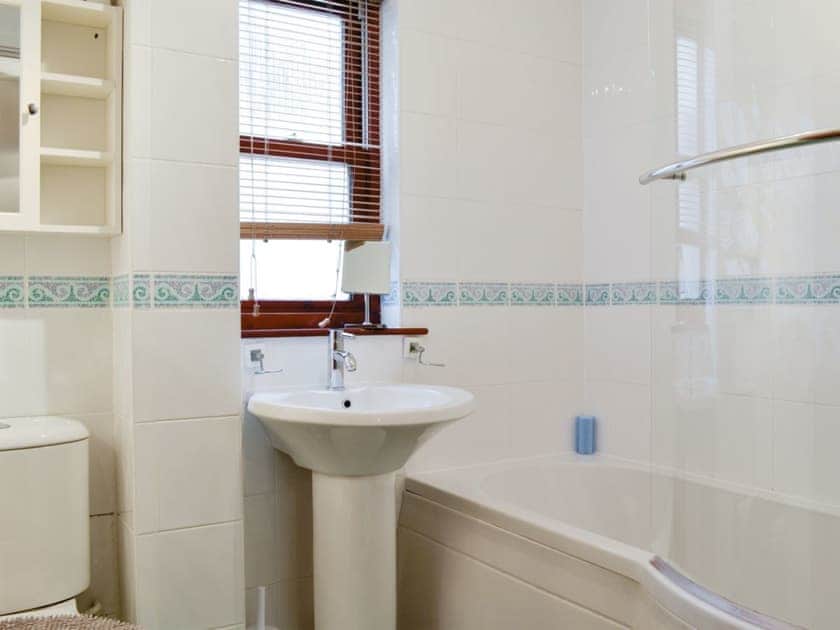 Family bathroom with shower over bath | Glenwood - Twentyman Court, Keswick