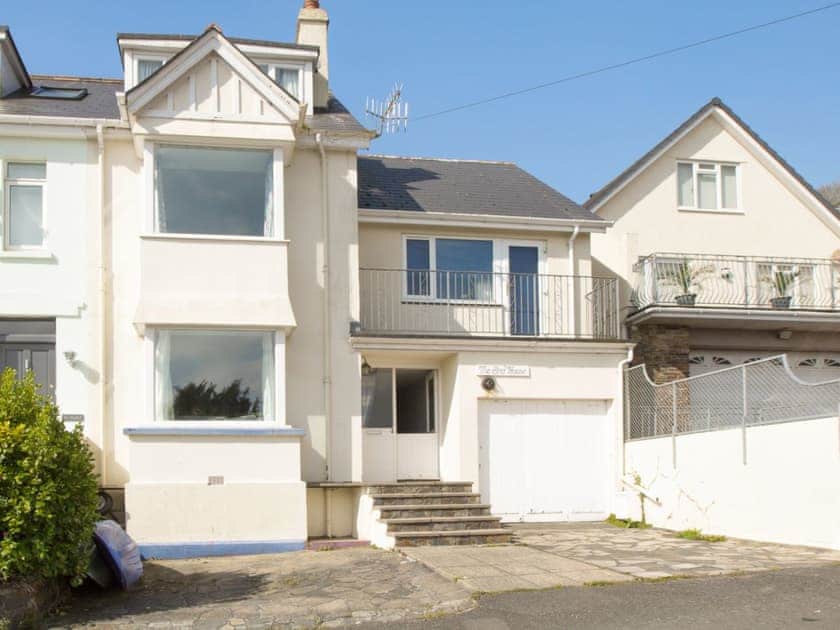 Off-street parking space for several cars | End House, Salcombe