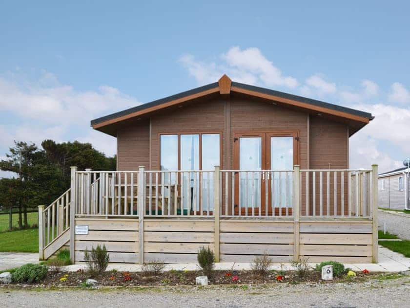 Lovely cabin-style holiday cottage | Sunset - Yonder Green Lodges, St Ervan, near Padstow