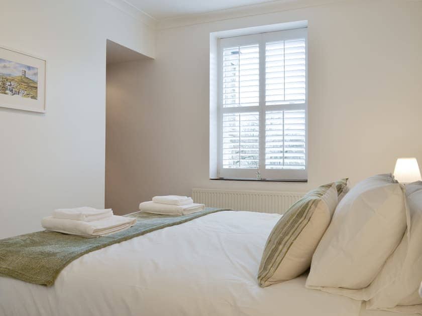 Comfortable super kingsize bedroom with en-suite | Fern Spree, Buxton