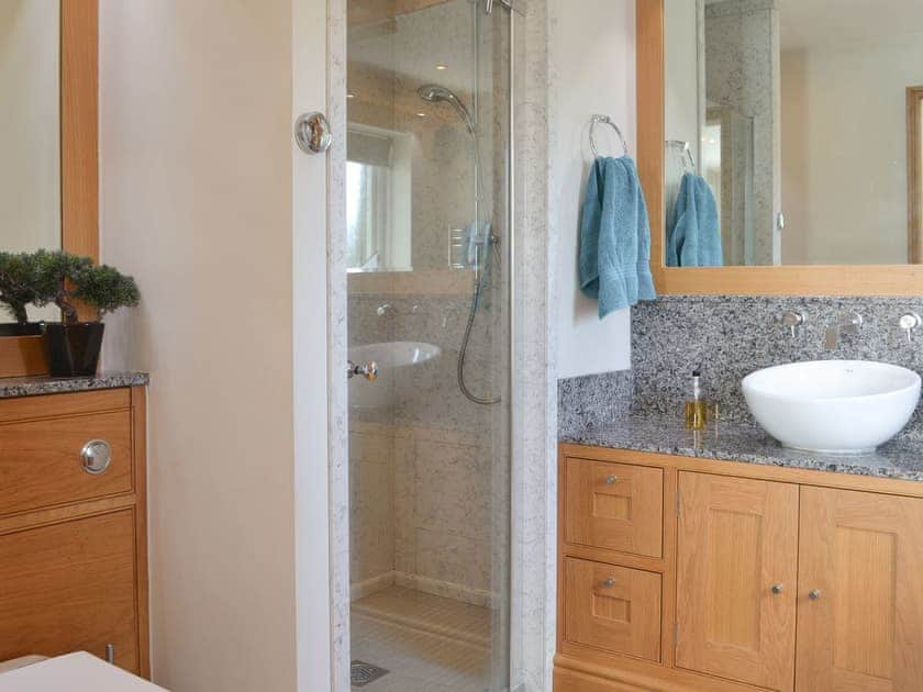 En-suite bathroom with spa bath & shower | Bodrydd - Bodrydd, Rhoshirwaun, near Pwllheli