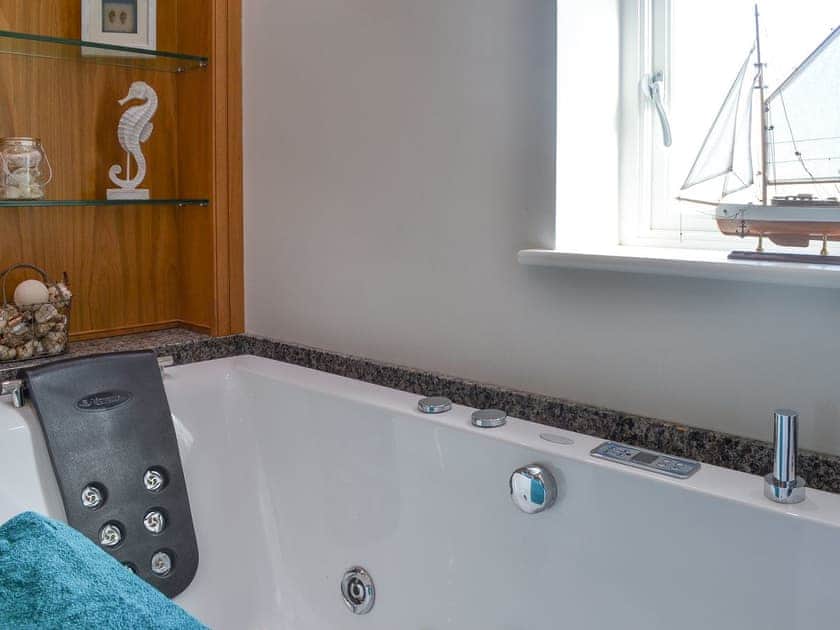 En-suite bathroom with spa bath & shower | Bodrydd - Bodrydd, Rhoshirwaun, near Pwllheli