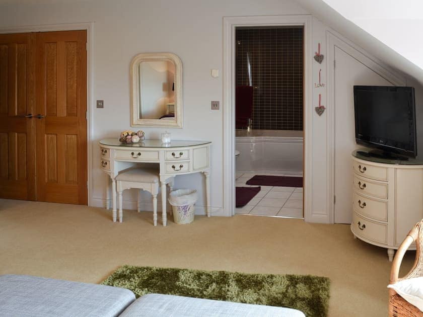 Family bedroom with en-suite | Bodrydd - Bodrydd, Rhoshirwaun, near Pwllheli