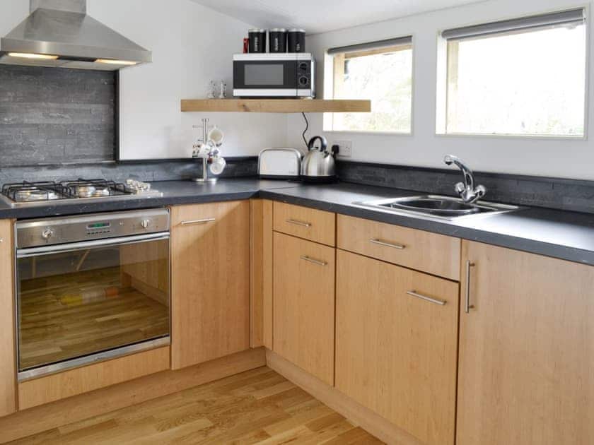 Well-equipped fitted kitchen | Heron’s Rest Cottage - Milton, Drumnadrochit, near Inverness