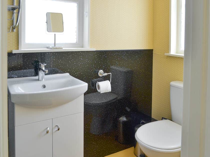 Shower room with underfloor heating  | Heron’s Rest Cottage - Milton, Drumnadrochit, near Inverness