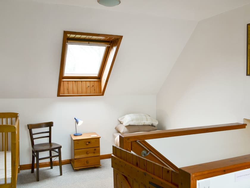Light and airy twin bedroom with additional cot | Blairhosh Cottage, Balloch, Loch Lomond