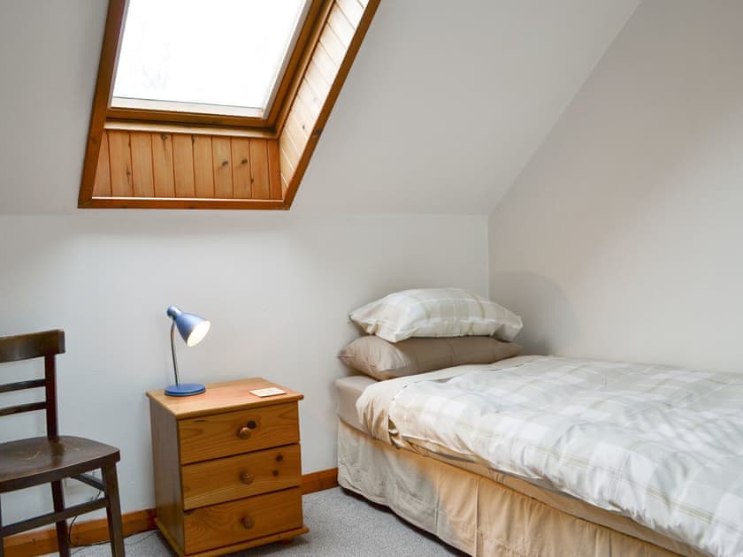 Comfortable twin bedroom | Blairhosh Cottage, Balloch, Loch Lomond