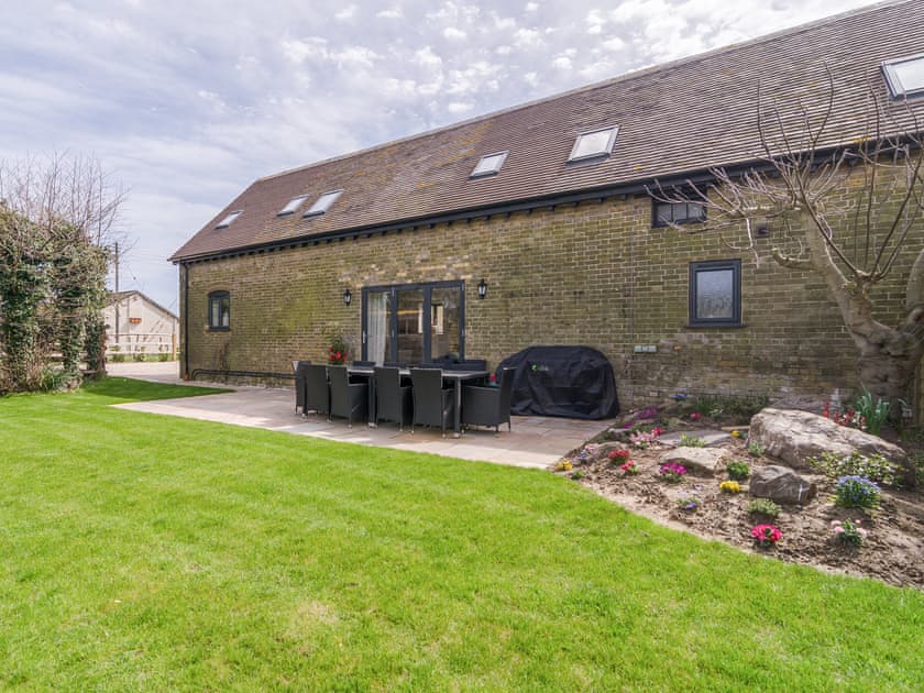 Garden and sitting out area | The Coach House - Old Downs Farm, Sandwich Bay, near Sandwich