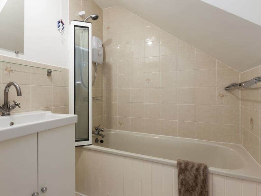 Bathroom with shower over bath | College View Upper, Kingswear